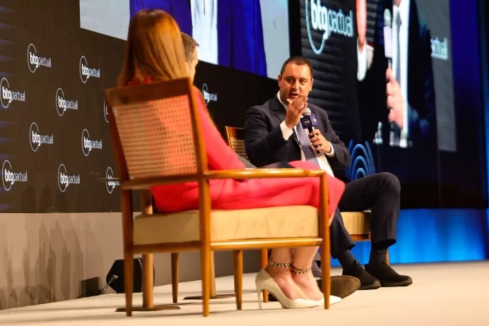 Ratinho Júnior defende concessões e parceria com a iniciativa privada em evento nacional